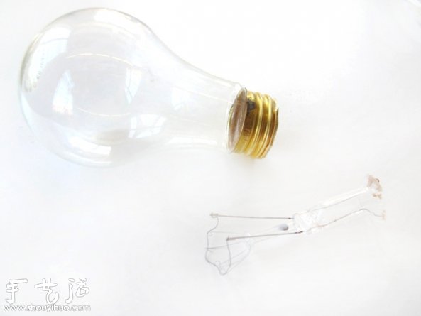 灯泡废物利用DIY时尚花瓶的教程 