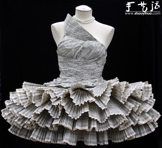 电话簿手工制作的礼服 