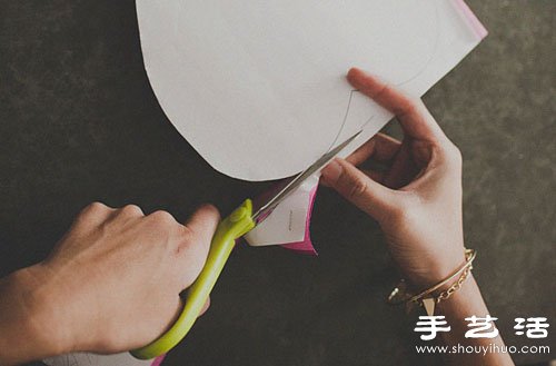 手工制作玫瑰花图解 手工制作玫瑰花做法 