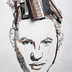 将旧手风琴里两万个零件拆解 拼成人物肖像画