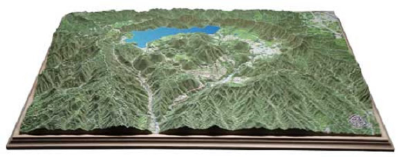 依照等高线层层堆叠 手工富士山纸模型 