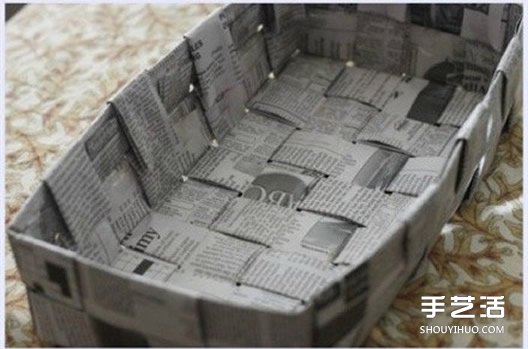废旧报纸编织筐制作图解 用报纸编收纳筐的方法 