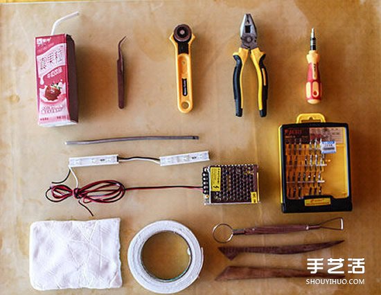 牛奶盒废物利用DIY制作创意台灯的方法步骤 