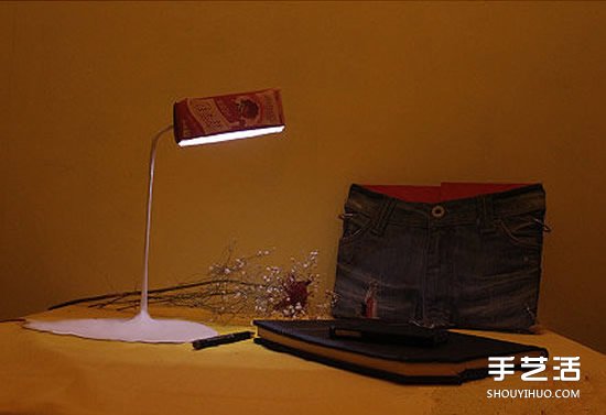 牛奶盒废物利用DIY制作创意台灯的方法步骤 