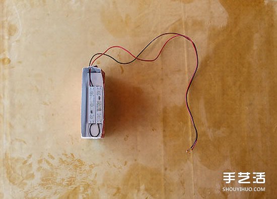 牛奶盒废物利用DIY制作创意台灯的方法步骤 