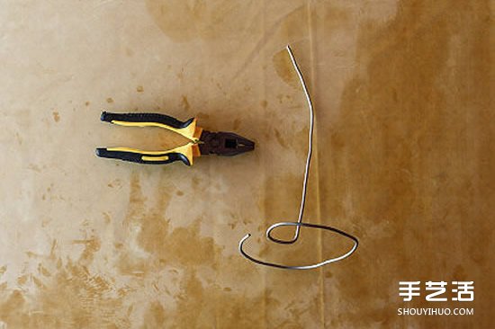 牛奶盒废物利用DIY制作创意台灯的方法步骤 