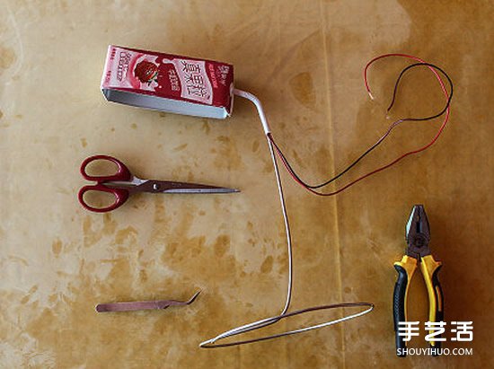 牛奶盒废物利用DIY制作创意台灯的方法步骤 