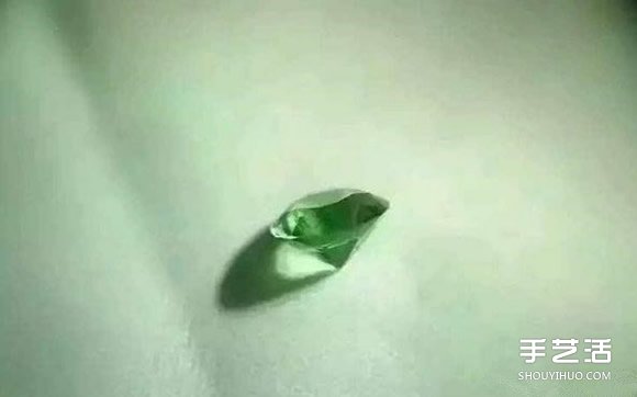 啤酒瓶做钻石怎么做 啤酒瓶磨成绿钻全过程 