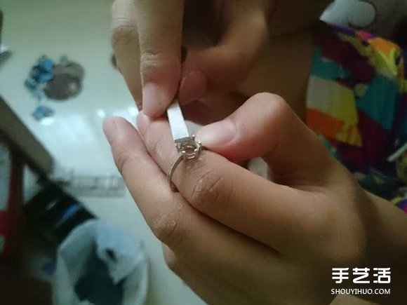 啤酒瓶做钻石怎么做 啤酒瓶磨成绿钻全过程 