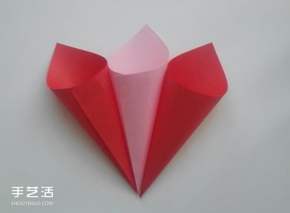 幼儿花朵折纸图解教程 简单手工纸花的折法 