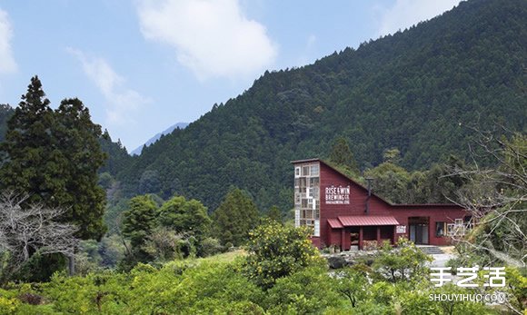 零浪费理念：用回收废弃物建造的手工啤酒店 