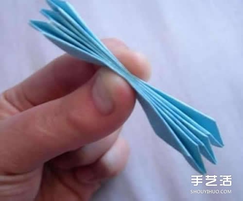 简单纸花的做法图解 六花瓣的花折纸教程 
