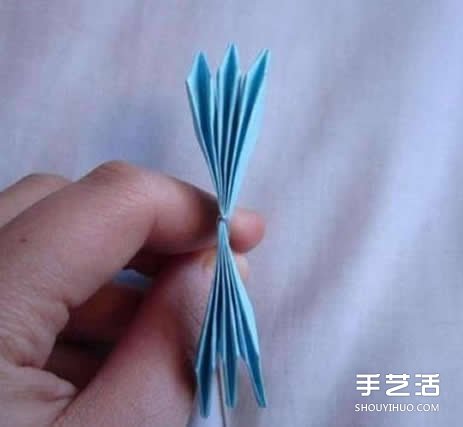 简单纸花的做法图解 六花瓣的花折纸教程 