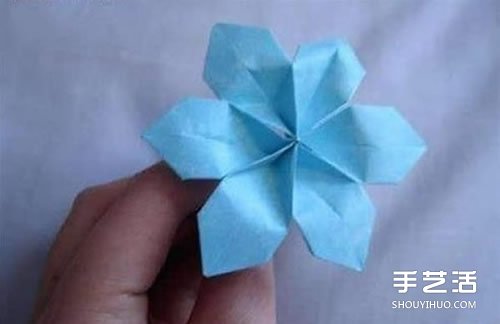 简单纸花的做法图解 六花瓣的花折纸教程 
