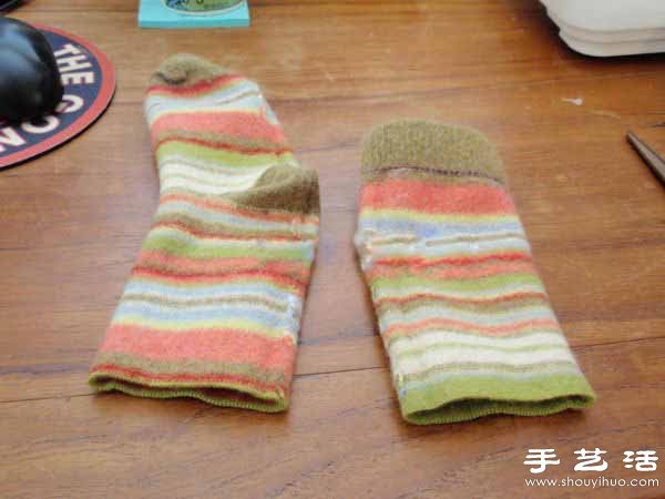 袜子制作毛绒绒的可爱小狗玩偶 