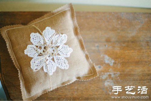 森系婚礼中常见的手工制作麻布戒枕 
