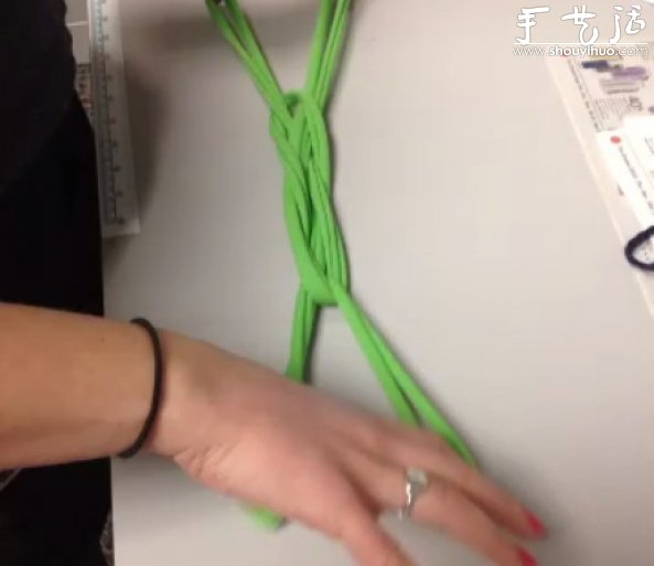 旧T恤废物利用DIY发带的教程 