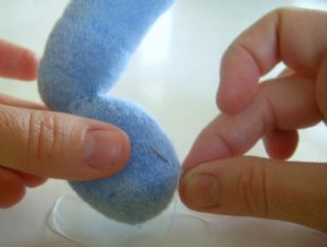 袜子手工制作兔子娃娃的方法 