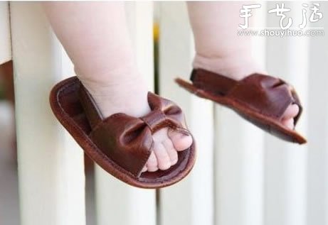 宝宝牛皮凉鞋的手工DIY教程 