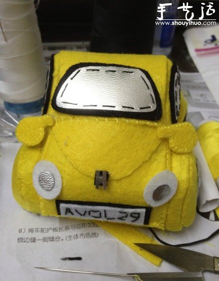 手工布艺作品：可爱的甲壳虫汽车 