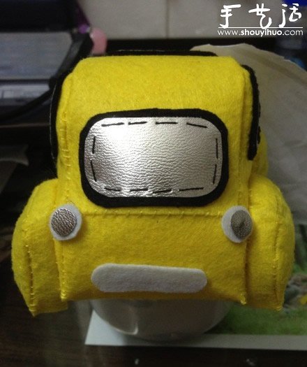 手工布艺作品：可爱的甲壳虫汽车 