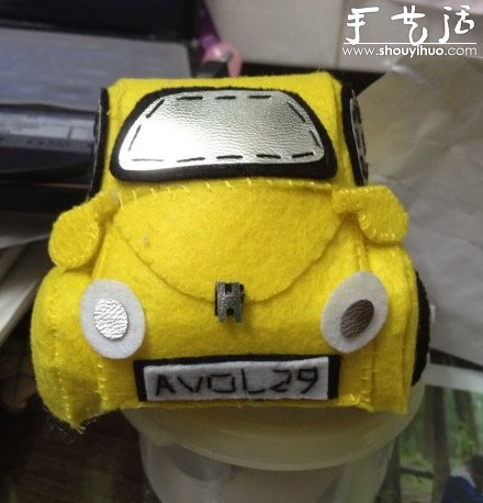 手工布艺作品：可爱的甲壳虫汽车 