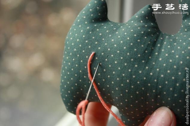 手工布艺猫咪靠枕/抱枕/玩偶/挂件制作图解 