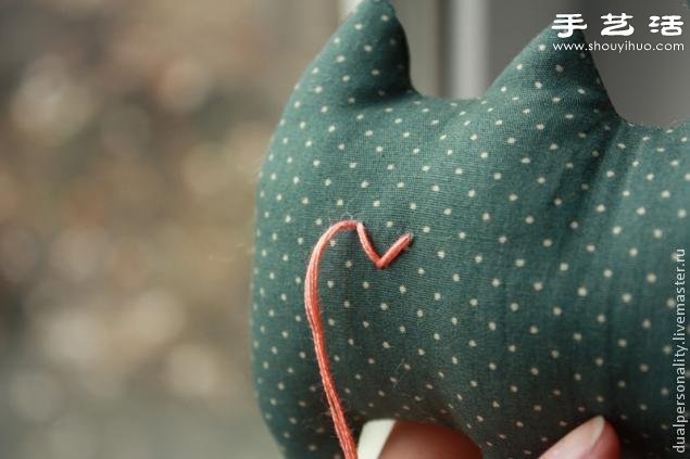 手工布艺猫咪靠枕/抱枕/玩偶/挂件制作图解 
