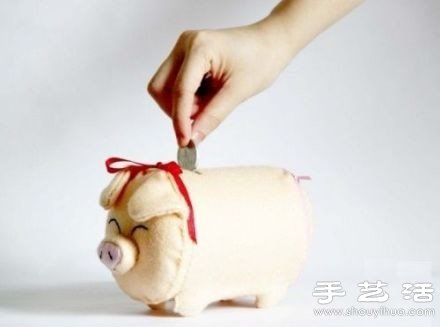 亲子手工：不织布自制可爱小猪存钱罐 