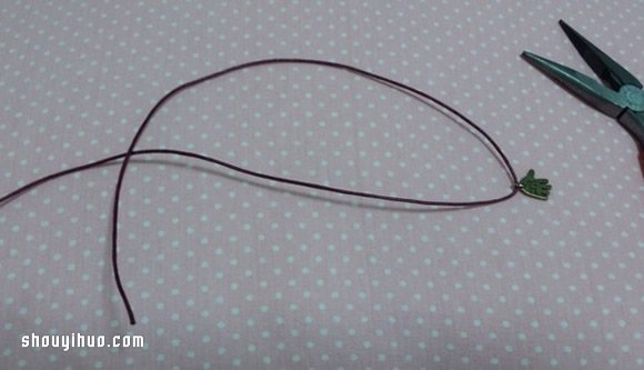 超简单吊饰手环DIY！只要打2个结就完成咯！ 
