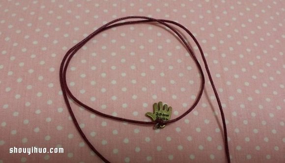 超简单吊饰手环DIY！只要打2个结就完成咯！ 
