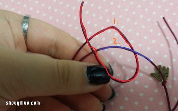 超简单吊饰手环DIY！只要打2个结就完成咯！ 