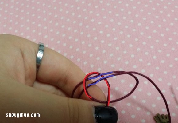 超简单吊饰手环DIY！只要打2个结就完成咯！ 