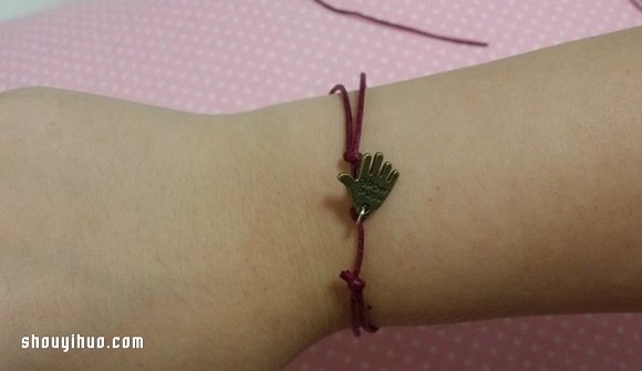 超简单吊饰手环DIY！只要打2个结就完成咯！ 