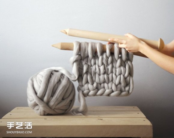 超厚羊毛线织出的针织品 格外的具有温暖感 
