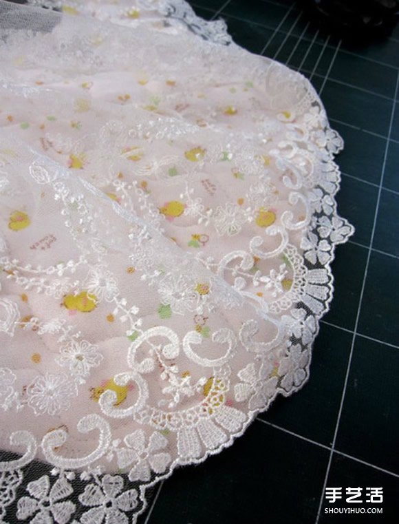怎样剪裁狗狗衣服 自制狗狗衣服制作过程图解 