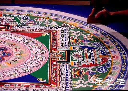 “繁华，不过是一掬细沙” 沙子绘制的佛学图案  