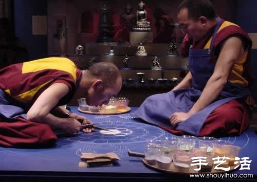 “繁华，不过是一掬细沙” 沙子绘制的佛学图案  
