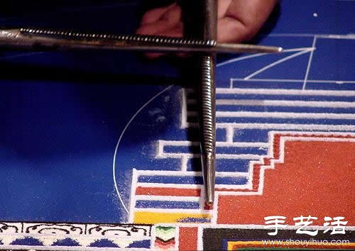 “繁华，不过是一掬细沙” 沙子绘制的佛学图案  