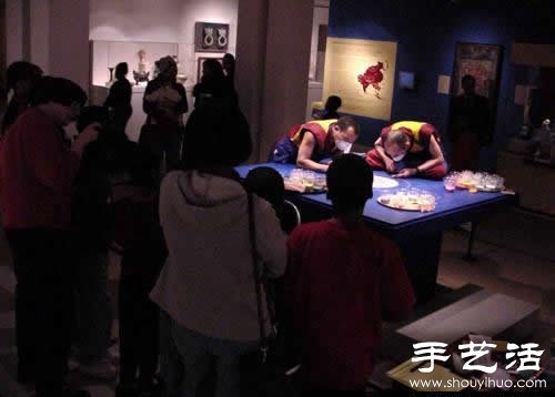 “繁华，不过是一掬细沙” 沙子绘制的佛学图案  