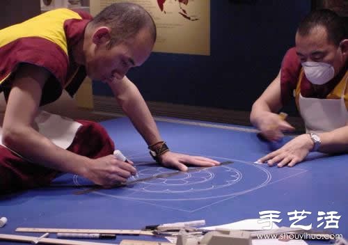“繁华，不过是一掬细沙” 沙子绘制的佛学图案  